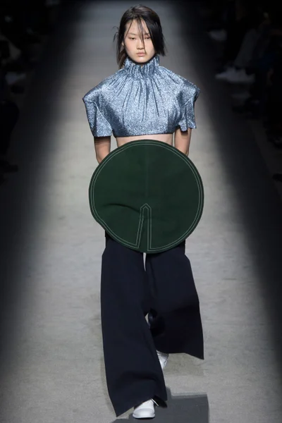 Look 37